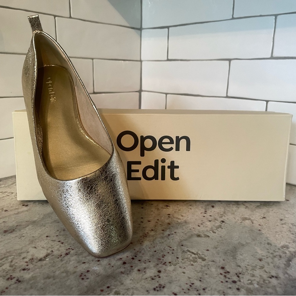 Nordstrom Open Edit gold shimmer ballet slipper.